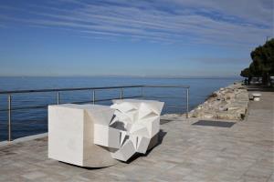 Forma viva se premika - Dve kamniti skulpturi zadnjega simpozija postavljeni na izbrani lokaciji 2